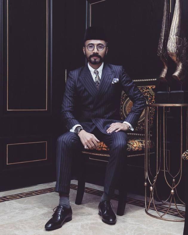 Ini sosok asli Wak Doyok yang eksis di internet itu, ternyata nyentrik &amp; super tajir!