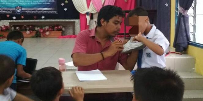 Aksi Guru SD Borong Sepatu untuk 55 Muridnya Menuai Pujian