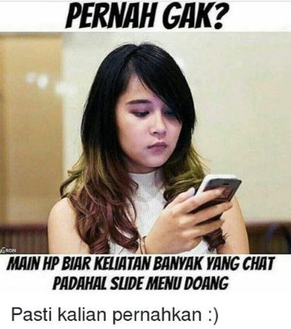 Berbagai Orang Main HP, Kalian Termasuk Yang Mana? 