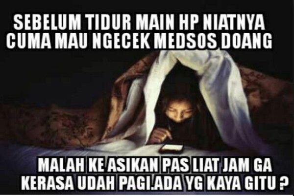 Berbagai Orang Main HP, Kalian Termasuk Yang Mana? 