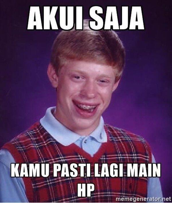 Berbagai Orang Main HP, Kalian Termasuk Yang Mana? 