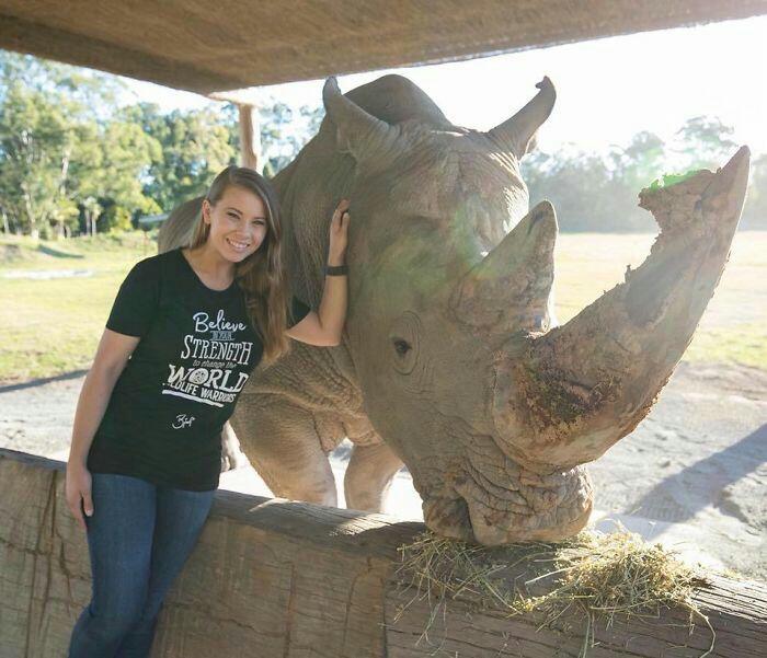 Kenalan Yuk Sama Putri Steve Irwin “Crocodile Hunter” yang Akrab Dengan Binatang Buas