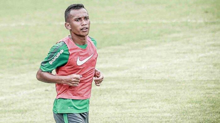 Irfan Jaya Sakit Tifus, Luis Milla Cari Pengganti