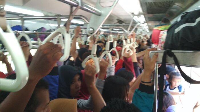 Penumpang Malas Baca, Ini yang Dilakukan Kereta Commuter Indonesia