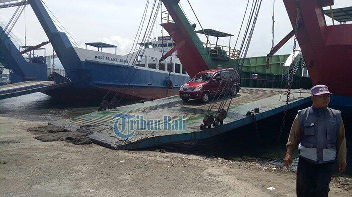 KMP Trisna Dwitya dan Pancar Indah Kandas di Selat Bali