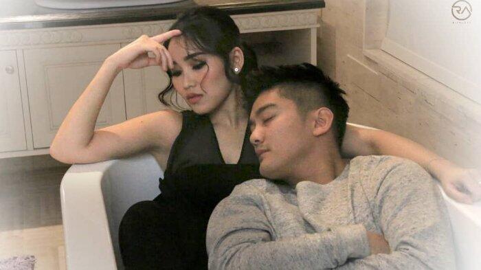 Foto Bareng Boy William di Toilet, Pose Ayu Ting Ting Jadi Sorotan