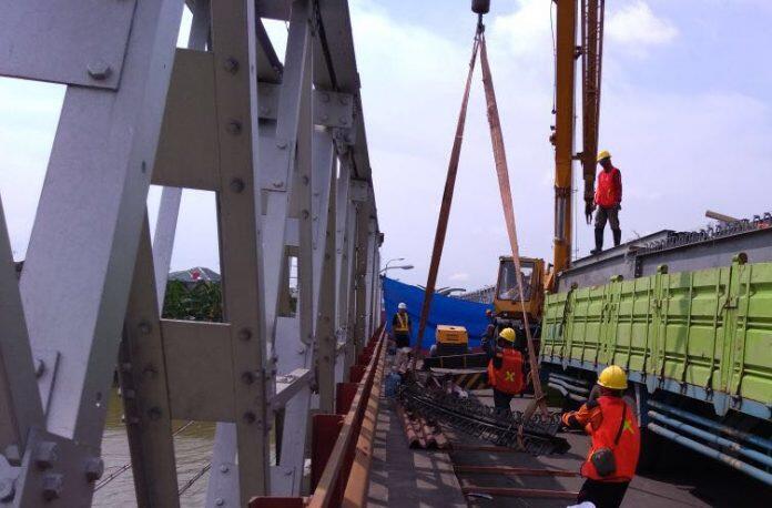 Kementerian PUPR Lakukan Evakuasi Jembatan Cincin Lama