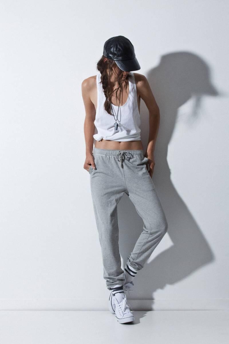 Bosan dengan Style Feminin dan Manis Manja? Coba Beralih ke Aliran Sporty Aja!