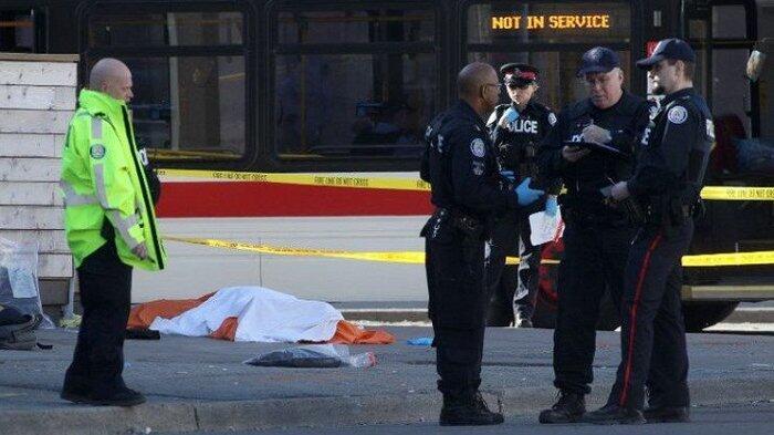 Pengendara Mobil Tabrak Kerumunan Pejalan Kaki, 10 Orang Tewas dan 15 Luka-luka