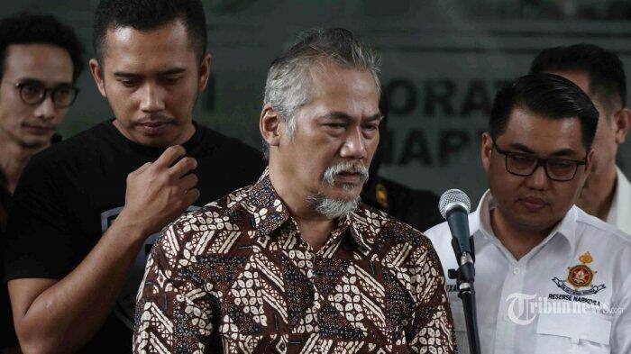 Tio Pakusadewo Sakit, Sidang Perdana Ditunda