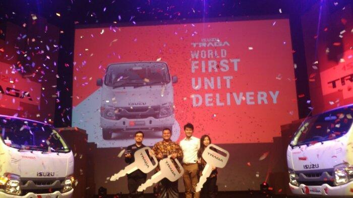 Restoran Hoka-Hoka Bento dan Indah Logistics, Pembeli Pertama Isuzu Traga di Dunia