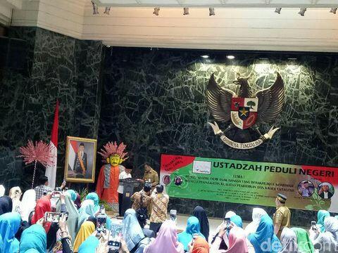 Amien Rais 'Ramal' Tangan Anies: Insyaallah Penyelamat Negeri