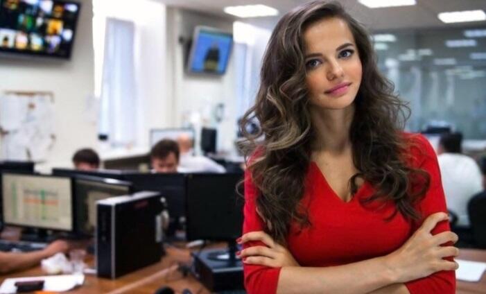 Muda dan Cantik, Jubir Baru Kemhan Rusia Jadi Primadona Media