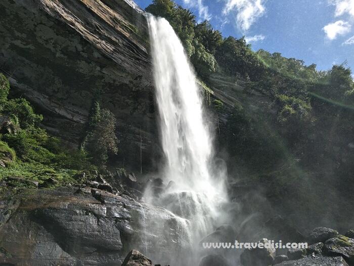 4 Air Terjun KALBAR Ini Cocok Bagi Kamu Yg Maniak Tantangan