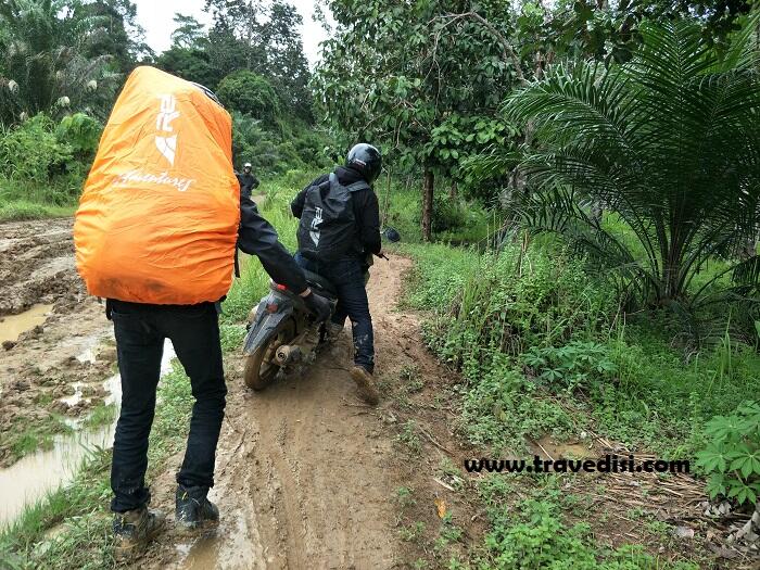 4 Air Terjun KALBAR Ini Cocok Bagi Kamu Yg Maniak Tantangan