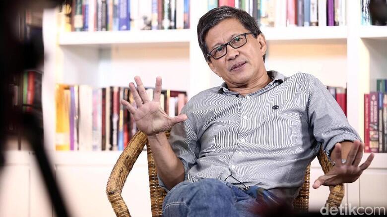 Rocky Gerung, Tak Punya Ijazah Tapi Mengajar Program Doktor