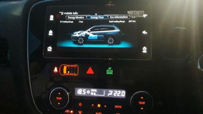 Menjajal Mobil Listrik Mitsubishi Outlander PHEV