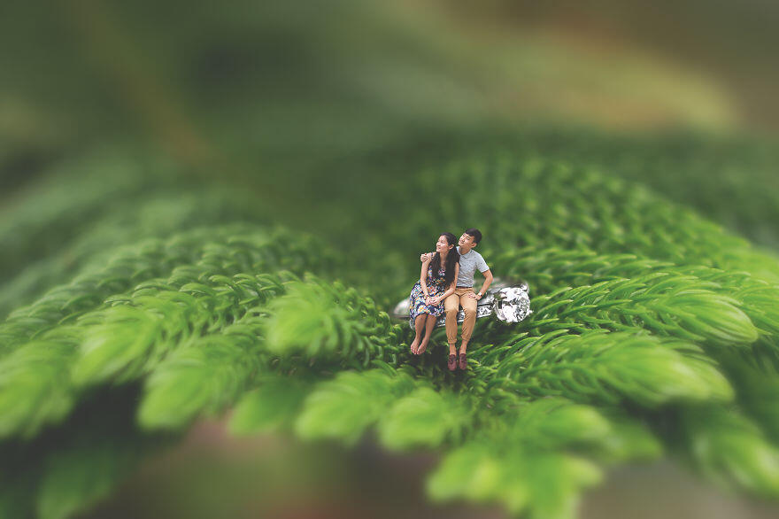 Foto Prewedding Terbaru Dengan Konsep Liliput (Miniatur)