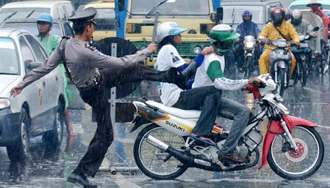 Beberapa kamus Bahasa gaul 90an yang sempet populer banget!