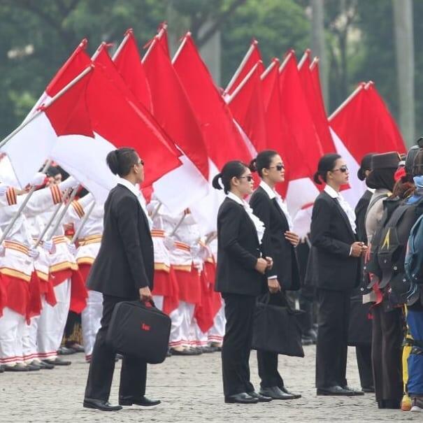 Gaya Paspampres Wanita Yang Gagah Namun Terlihat Anggun Dan Cantik