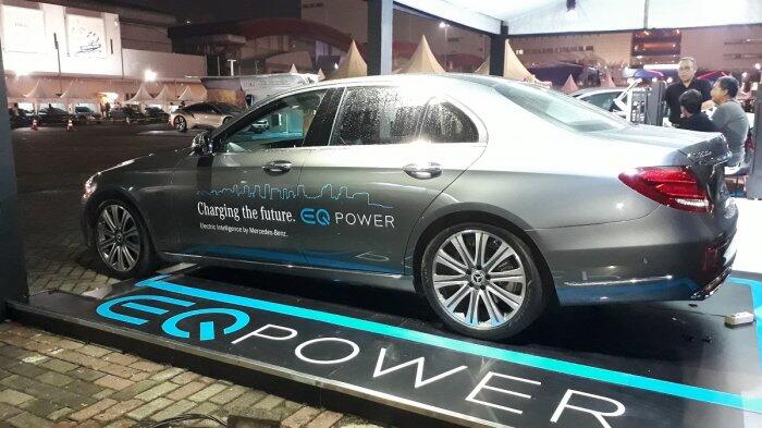 Sensasi Kenyamanan Berkendara dengan Mercedes-Benz E-Class Bermesin Electric