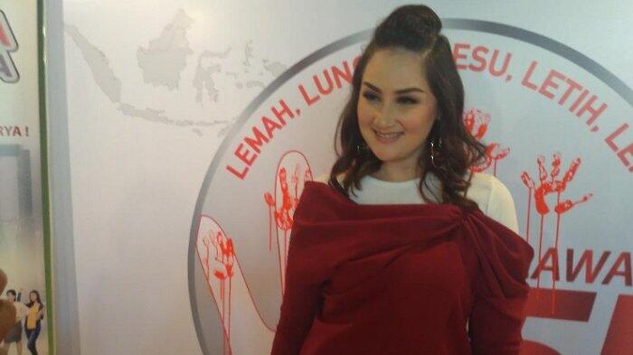 Mona Ratuliu Hobi Santap Sayur Bayam