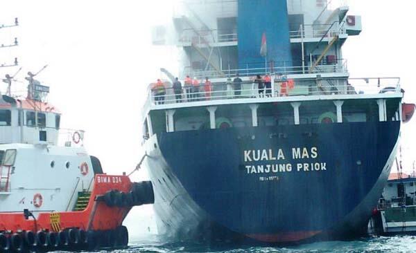 Kapal Kuala Mas Terbakar di Kepulauan Seribu