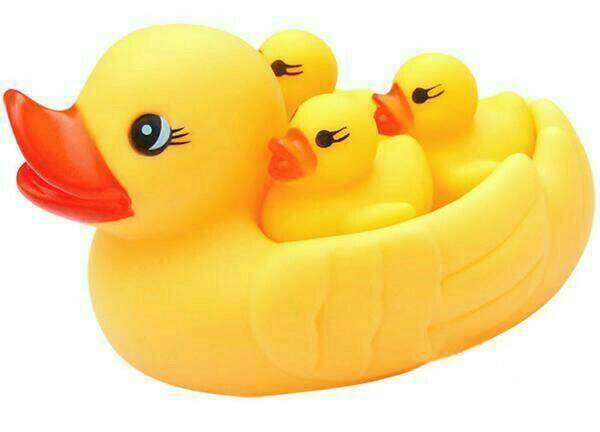 Separah Ini Ternyata Kandungan Mainan Bebek Karet untuk Anak Mandi