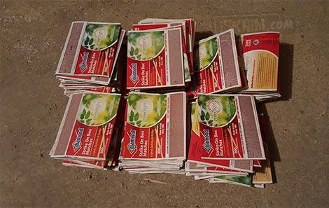 Keren, Orang Ini Bikin Bola Raksasa Dari Pentol Korek Api Lalu Dibakarnya!