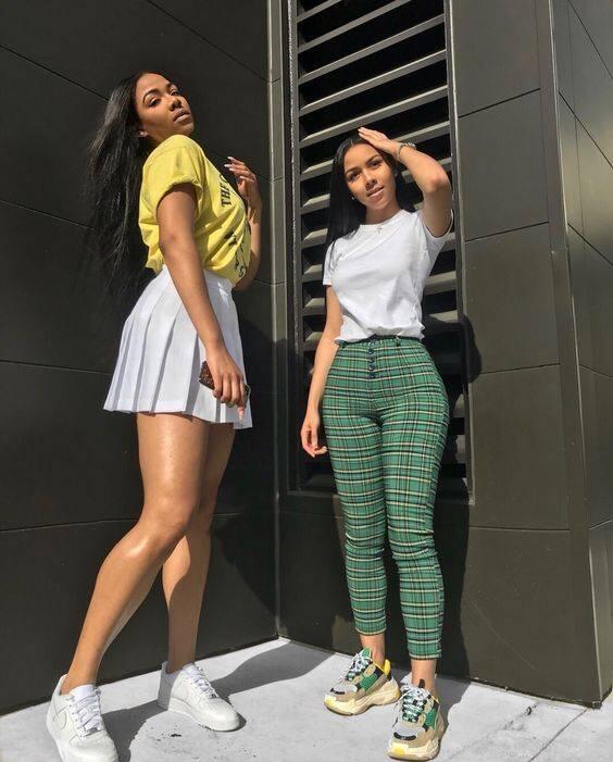 Demi Kaki Terlihat Lebih Jenjang Pas Difoto, Siasati dengan 8 Pose Ini. Manjur!