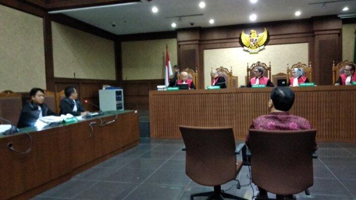 Novanto: Pas Gubrak-gubrak Saya Kejedot Kaca