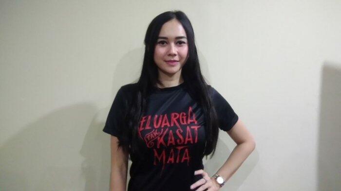 Aura Kasih Unggah Foto tengah di Kolam Renang, Kecantikannya Bikin Netizen Terpukau