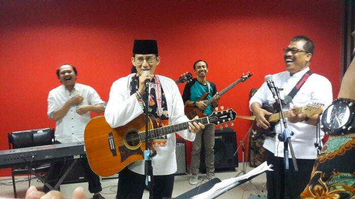 Sandiaga Berlatih Band Untuk Acara Jazz Goes To Balai Kota