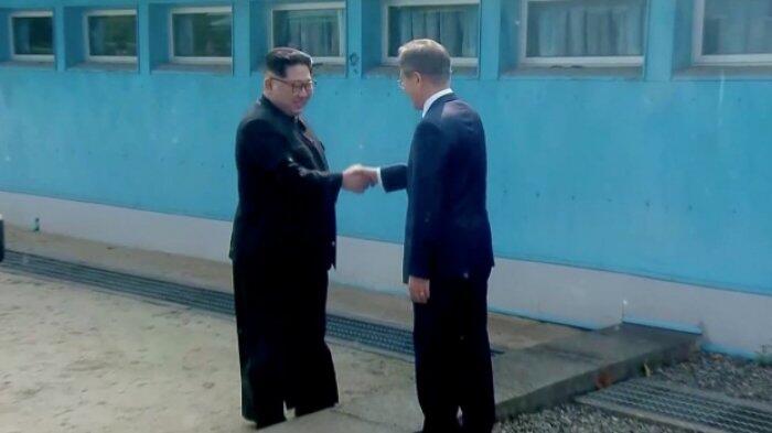 Detik-detik Pertemuan Bersejarah Kim Jong Un dan Pemimpin Korea Selatan Pagi ini