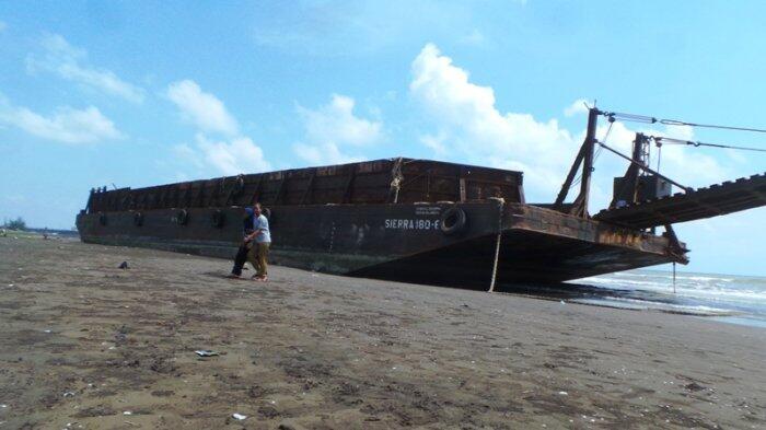 Fahruji Tak Sempat Menolong Kakaknya yang Terseret di Bagian Bawah Tongkang