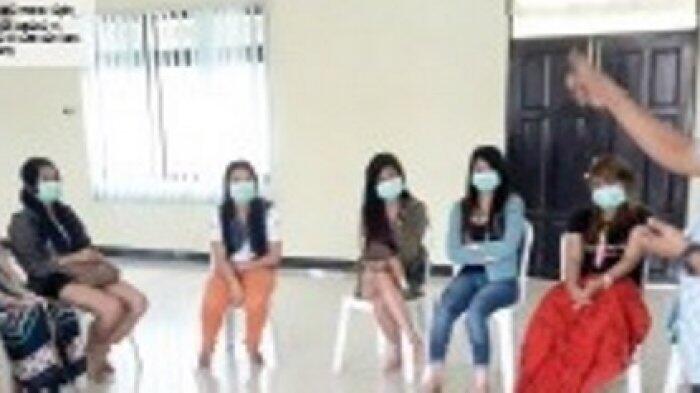 Diberi Pencerahan, Mahasiswi yang Nyambi Bekerja di Karaoke Ini Menangis