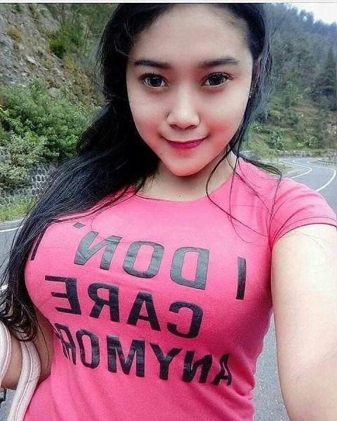 WEW!! 7 Gaya Selfie Cewek Jaman Now