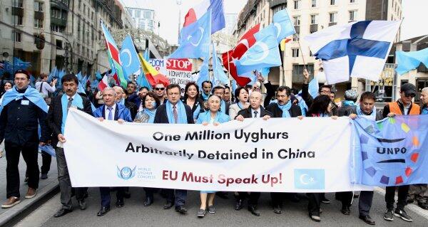 Demontrasi besar-besaran untuk pembebasan Uyghur yang dikerahkan oleh UNPO dan WUC