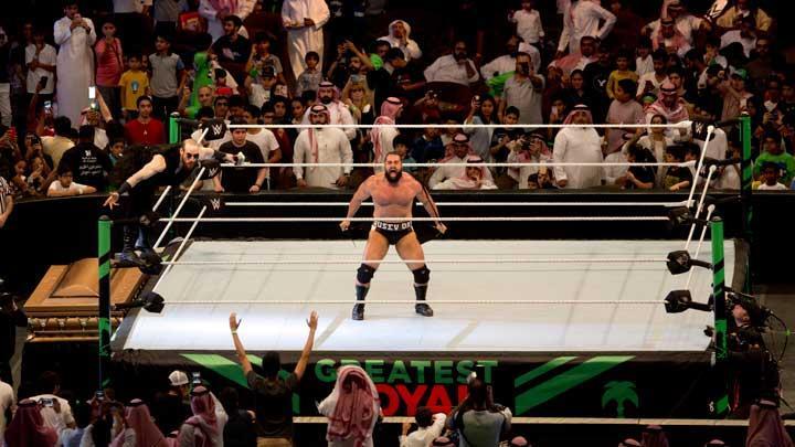 Saudi Izinkan Perempuan Menghadiri Pertandingan Gulat WWE