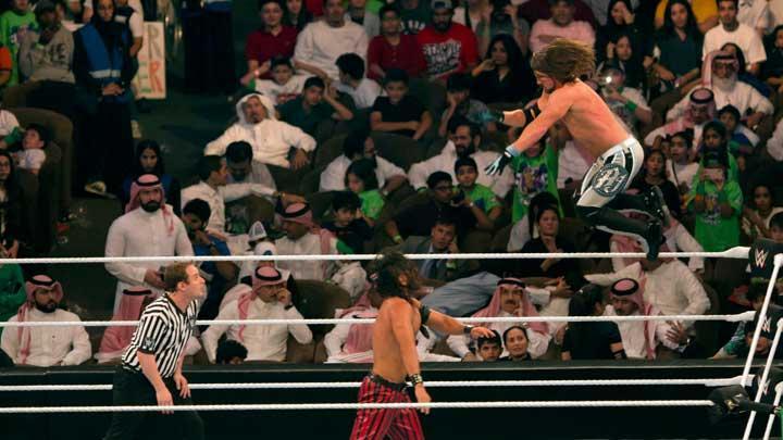 Saudi Izinkan Perempuan Menghadiri Pertandingan Gulat WWE