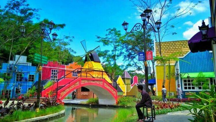 Liburan ala Kampung Eropa Devoyage di Bogor. Nikmati Suasana Eropa yang Murah Meriah