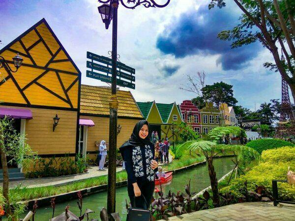 Liburan ala Kampung Eropa Devoyage di Bogor. Nikmati Suasana Eropa yang Murah Meriah