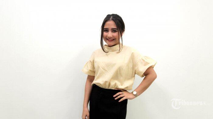 Prilly Latuconsina Prihatin Lihat Ibu Buka Aurat Menyusui Bayinya di Ruang Publik