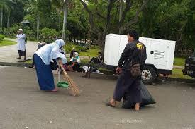 Adakan Pesta Rakyat, Monumen Nasional Dipenuh Sampah