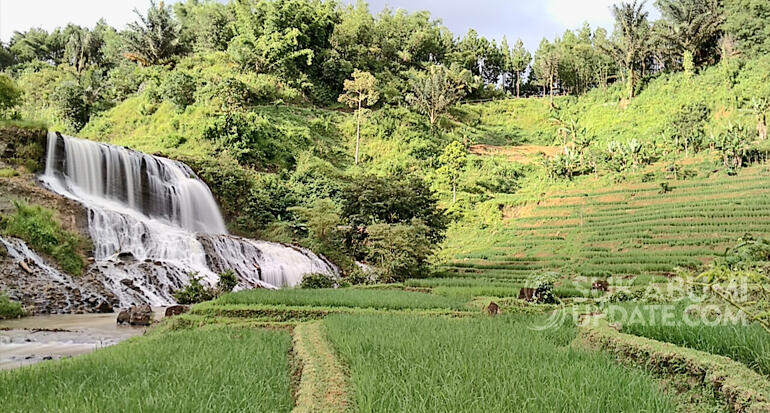 Melepas Penat di Curug Cikurutug, Sukabumi