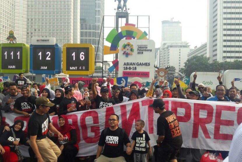 Kaos #Ganti Dikenakan di CFD Sudirman-Thamrin