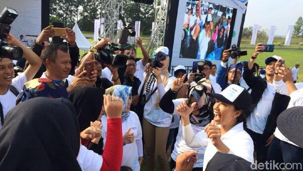 Jempol Digoyang, Rini Joget Dangdut Bareng Direksi BUMN