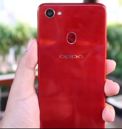 Cantik dan Elegannya Chelsea Islan di Peluncuran OPPO F7