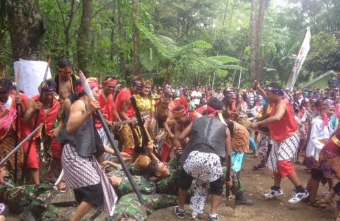 Puputan Bayu, Perang antara Blambangan dengan Belanda