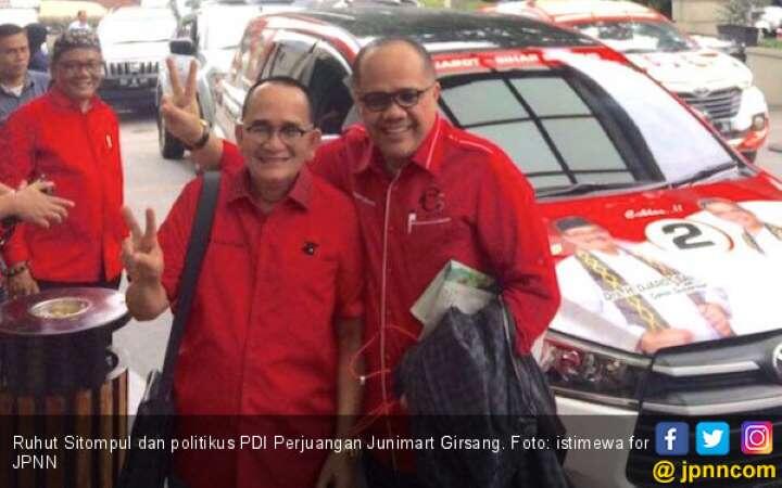 Ssstt, Ada Foto Bang Ruhut Sitompul Sudah Berbaju PDIP